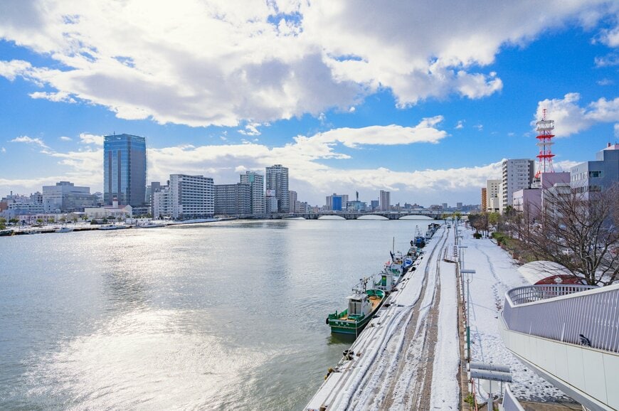 晴れた冬の日の信濃川