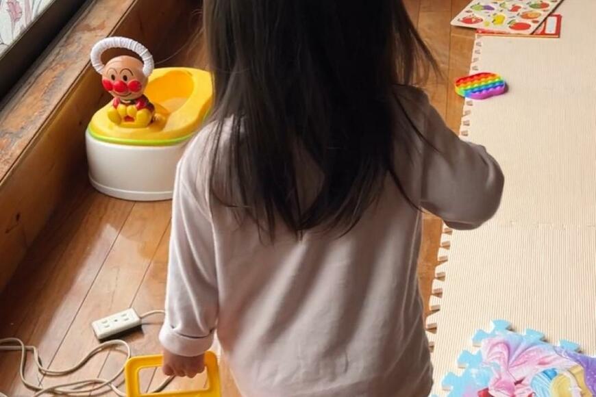 凛とした後ろ姿の娘さん