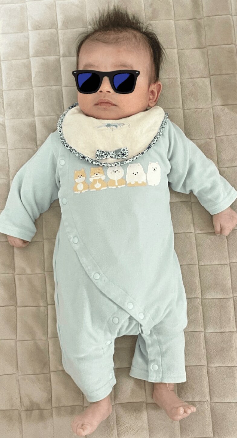 スタイをつける赤ちゃん