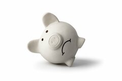 60歳代で「貯蓄ゼロ」は何パーセントか。厚生年金と国民年金の受給額も一覧表で見る