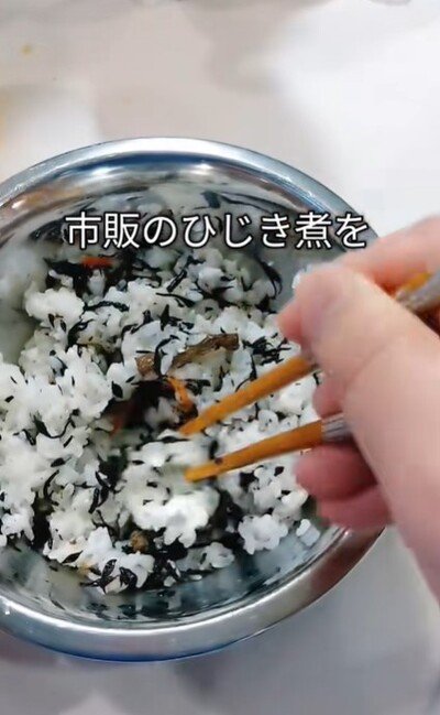 市販のひじき煮で混ぜご飯に！