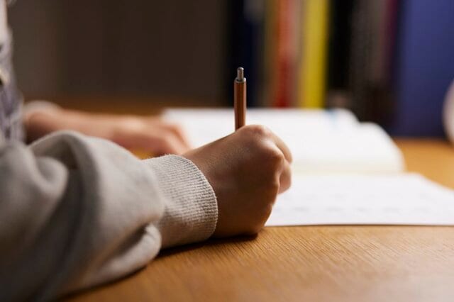 【大学入試】共通テスト検定料は教科数で変わる？3教科以上は1万8000円