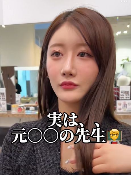 ミルクティーカラー＆レイヤーでイメチェンの女性！満足して笑顔に