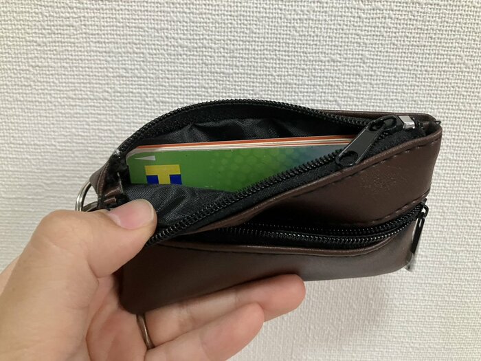 今度はカードを収納!こちらはストレスなく簡単に入れられました