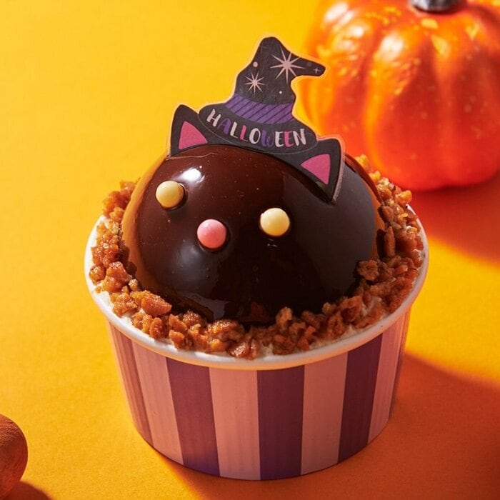 グラサージュがかかったハロウィン限定黒ねこケーキ