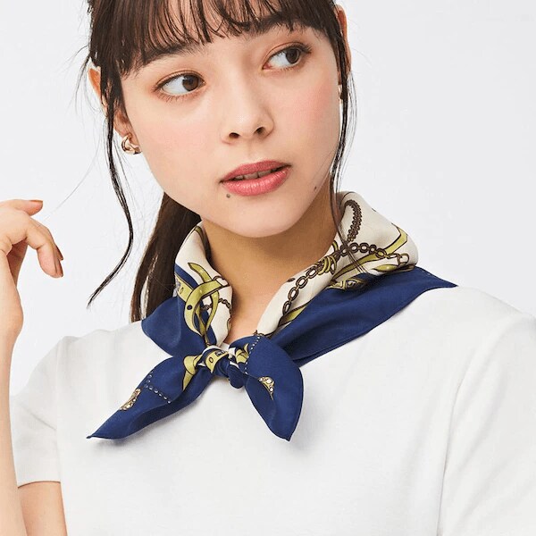 出所：GU　ヴィンテージスカーフ