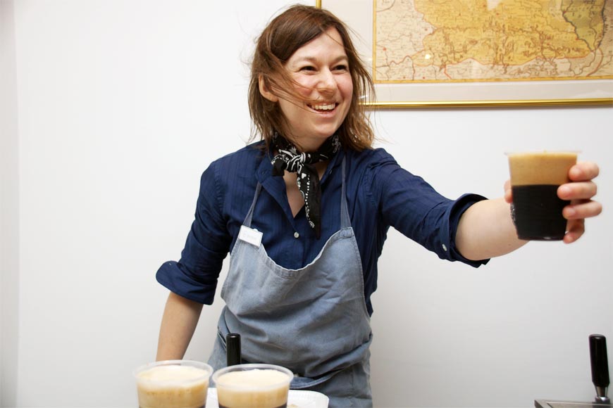 試飲は「ココナッツ ミルク スタウト」と「コーンラガー」の２種類