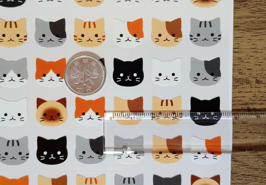 筆者撮影（ダイソー、デザイン紙シール　猫　ＰＯＳ－４）