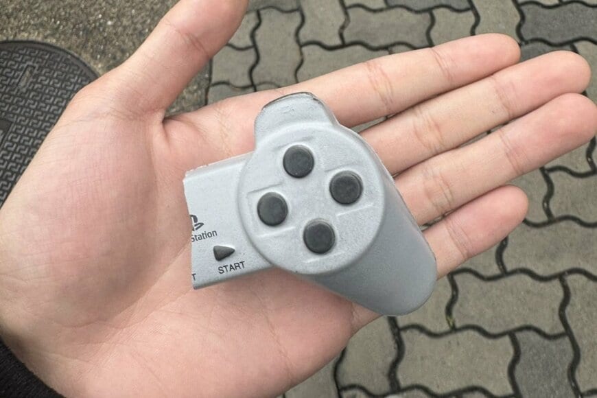 「落とし物が見つかった」と報告した写真に違和感　「合成写真感」溢れる1枚にツッコミ続々