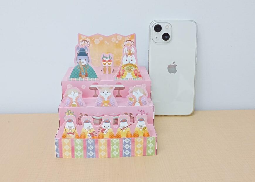 筆者撮影（キャンドゥ、組み立てディスプレイ ひな壇 うさぎひな祭り柄）
