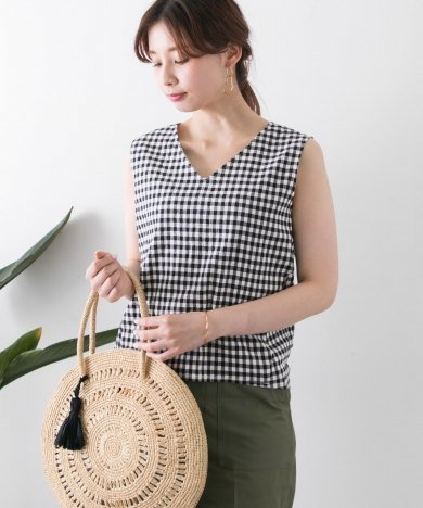 URBAN RESEARCH - ストレッチレーヨンリネンブラウス（ノースリーブ） ¥10,800（税込）