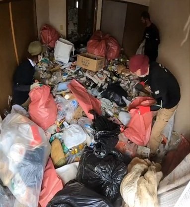 「凄いスッキリ」離婚がきっかけで〈ゴミ部屋〉→プロの片付けで光が差し込む〈明るい生活空間〉空間に劇的大変身！ビフォーアフターに大反響