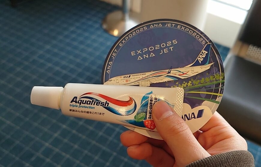 ANAの初便記念グッズとして配布された歯磨き粉