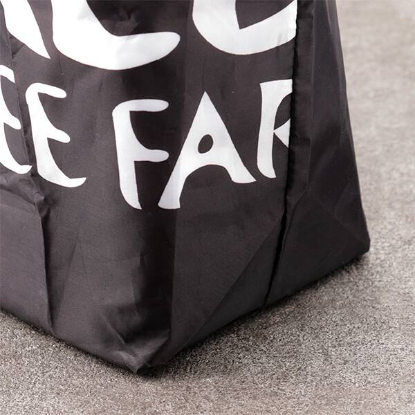 カルディ「コンパクト保冷バッグ」