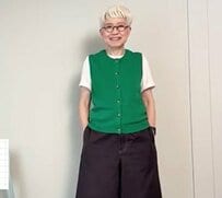 【70代マダム】が着こなす「GU」の“クロップドパンツ”。秋のトレンドコーデに絶賛の声！