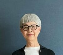 【70代マダム】爽やか「白黒コーデ」がおしゃれ！センスが光る組み合わせに「可愛すぎるぅ～！」の声