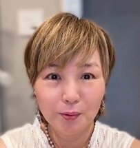 「7割8割ぐらいに仕上げて」60代マダムの「寝坊した日のメイク」若々しい大人メイクの完成形が華やか！失敗しないコツや工程も紹介