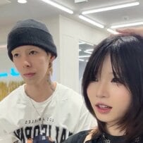 【大成功】絶壁が悩みの女性が『エモエモウルフヘア』に！「えぇ可愛い」と喜ぶ姿が話題に