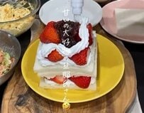 【具材たっぷり】ホイップクリームとあんこを挟んだいちごサンド入り”ピクニック弁当”に反響続々！夫婦で作る様子にほっこり