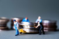 年金が減額される在職老齢年金の問題点。制度改正議論が進行中