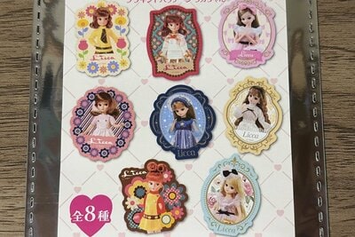 筆者撮影（キャンドゥ、デコレーションステッカー ブラインドパッケージ リカちゃん）