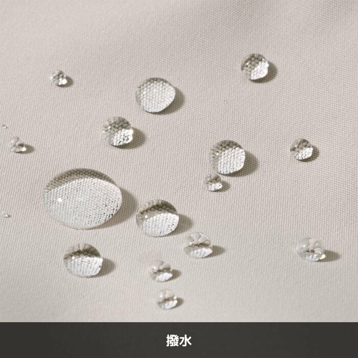 生地の表面に施された強力な撥水加工も魅力の一つです
