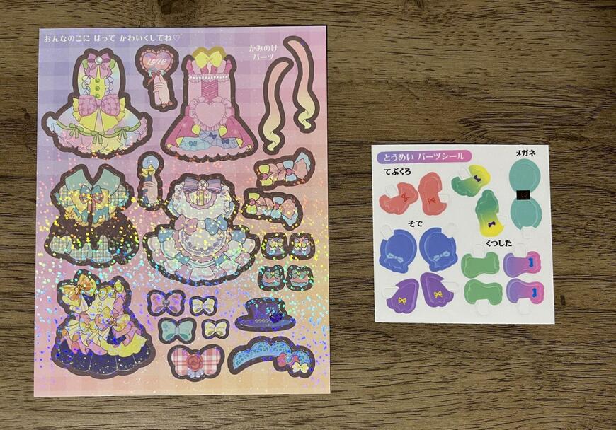 筆者撮影（ダイソー、シール付クリアスタンドドール）