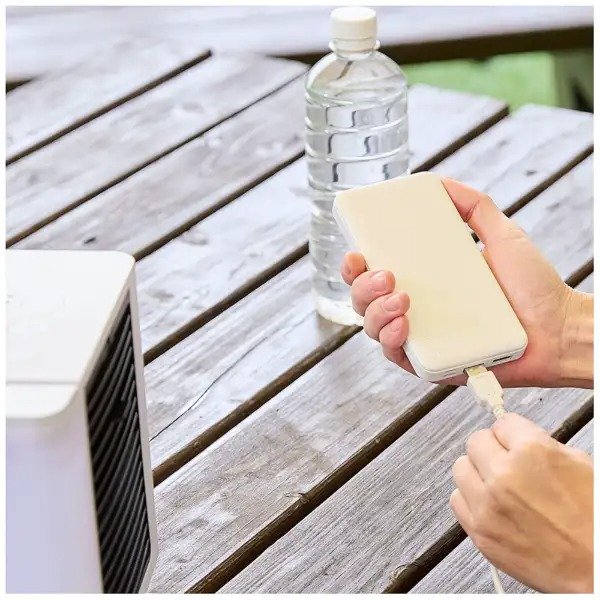 モバイルバッテリーを使えばコンセントのない場所でも使用できます