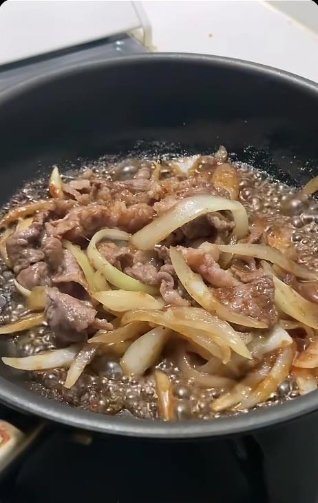 【毎日のお弁当】53歳の母が高校生のわが子へ　花形にんじんやハムが「ぎゅっと詰まった一段」が見ているだけで楽しい