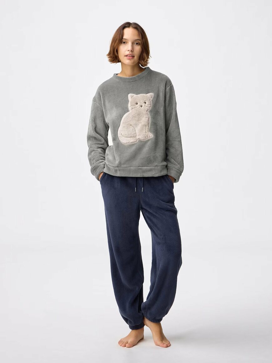 出所：GU公式　マシュマロフィールプルオーバー（ネコ）