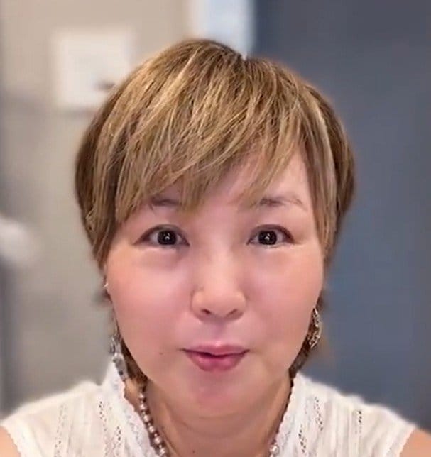 「7割8割ぐらいに仕上げて」60代マダムの「寝坊した日のメイク」若々しい大人メイクの完成形が華やか！失敗しないコツや工程も紹介