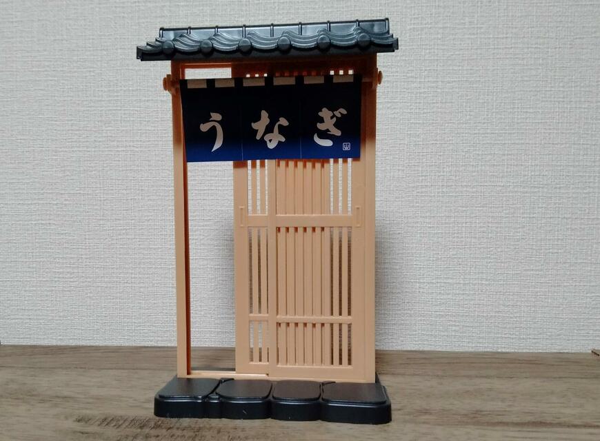 筆者撮影（セリア、ミニチュア 玄関扉＆のれん）