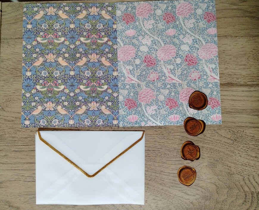 筆者撮影（セリア、レターセット 4セット シール付 ウィリアム・モリス）