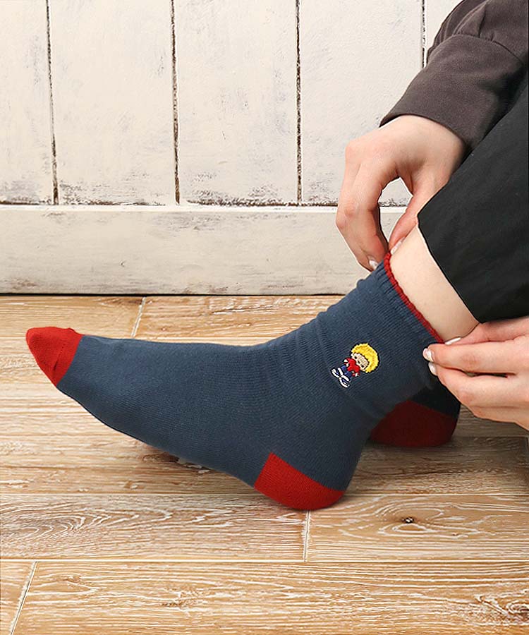 Bleu Bleuet（ブルーブルーエ）公式サイト　パティ＆ジミーバイカラー刺繍ソックスの画像