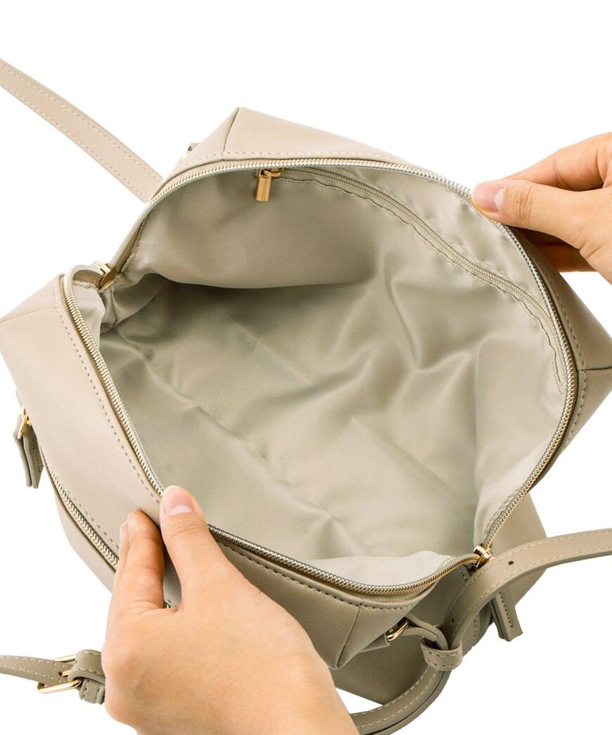 軽量マチ広ショルダーバッグ