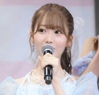 ＝LOVE大谷映美里、平成メイク×赤メガネ×制服ショットに「似合いすぎてる」「学生にしか見えません」衝撃の声相次ぐ