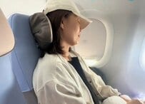 飛行機の座席で快適に寝るための裏ワザ？元CAが語る座席の仕様に「知らんかった！」「これは必須」