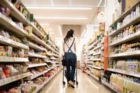 【飲食料品の消費税】令和9年4月から2年間は8％→「1％」に。外食や酒類、新聞の定期購読は対象になる？