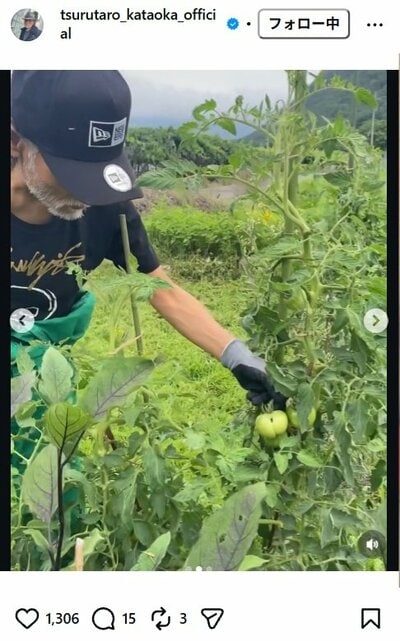 片岡鶴太郎のInstagram投稿（畑仕事に励む様子）