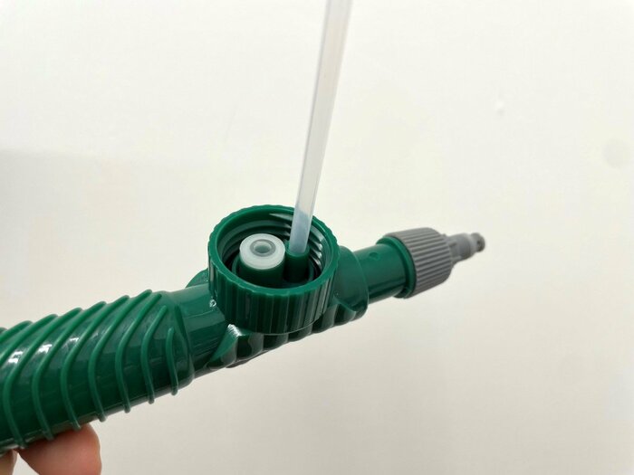 加圧式霧吹き差し込み口