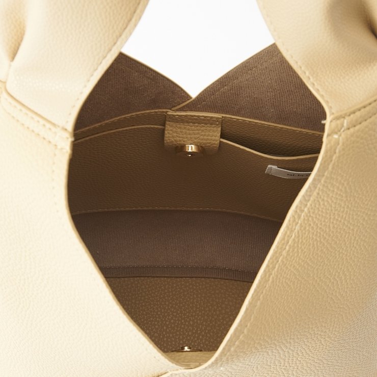 出所：しまむら　V字トートバッグ（yumi）