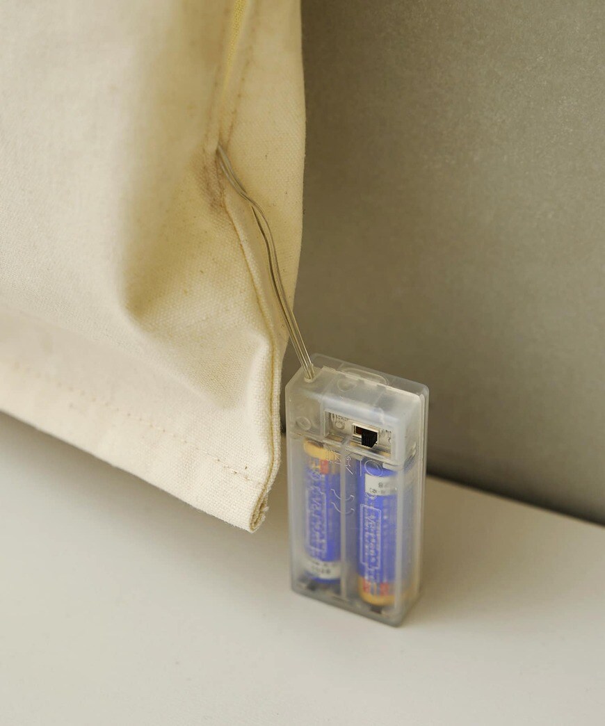 出所：パルグループ公式ファッション通販サイト 3COINS 光るタペストリー