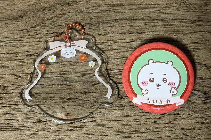 筆者撮影（キャンドゥ、ちいかわ 缶バッジ＆カバーセット）