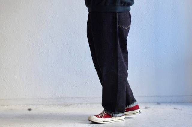 ネガティブデニム - 5p wide jeans / デニム ワイドジーンズ 32回染め ¥21,600（税込）