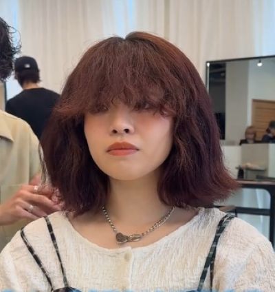 【縮毛矯正】パーマとブリーチでダメージを受けた髪が縮毛矯正によって大変身！きれいになった髪に大喜び