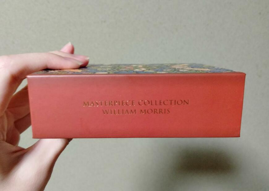 筆者撮影（セリア、ブック型ボックス S ウィリアム・モリス）
