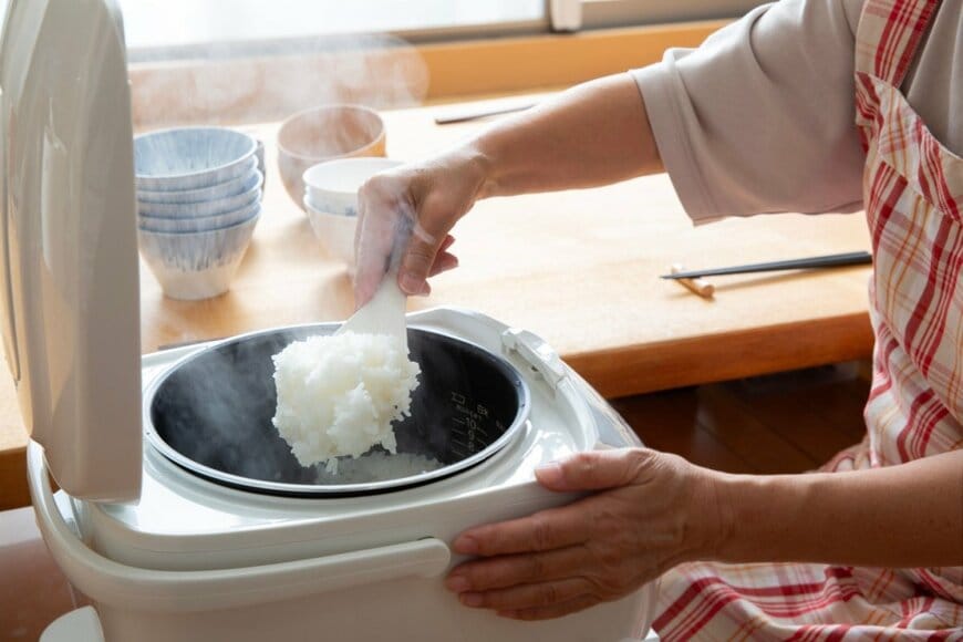 冷凍前の「ひと工夫」で驚きの効果　冷凍ご飯を「時短かつ均一に解凍するテクニック」に注目集まる