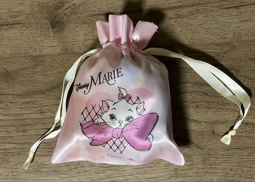 筆者撮影（セリア、〈おしゃれキャット〉サテンリボン巾着）