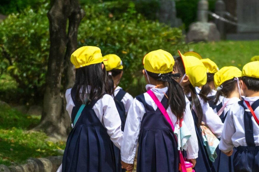 【エリア別】小学校の制服有無の割合は？教育費の現状と大学進学率の地域差を深堀り