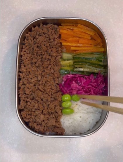 彩りと栄養満点の食材